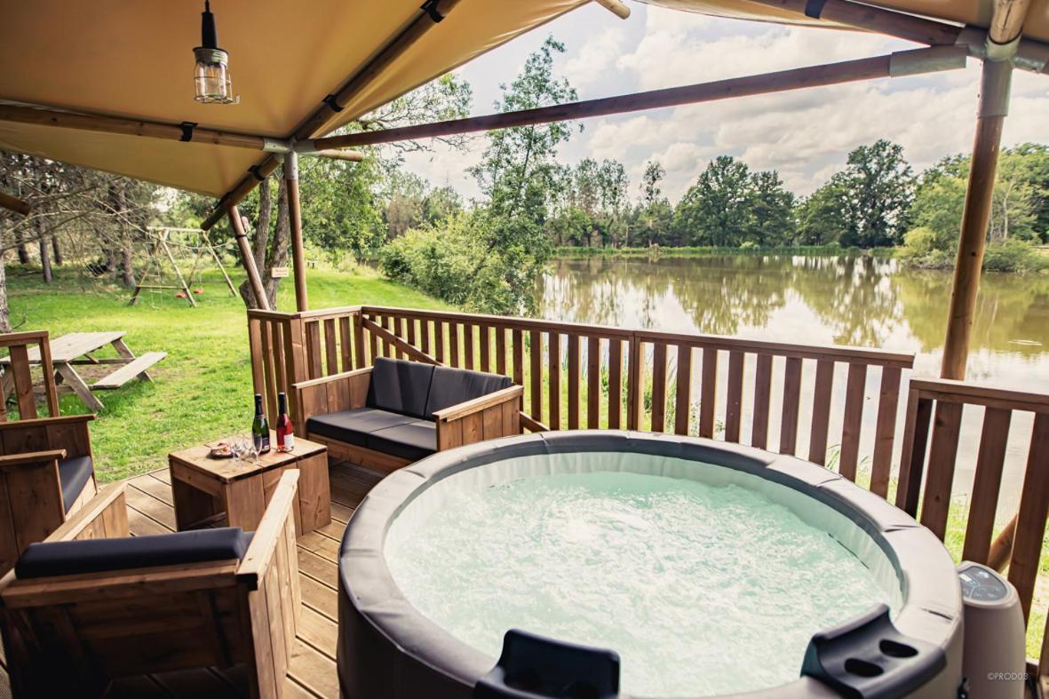 Tente Lodge Jacuzzi Privatif En Pleine Nature Thiel-sur-Acolin Zewnętrze zdjęcie