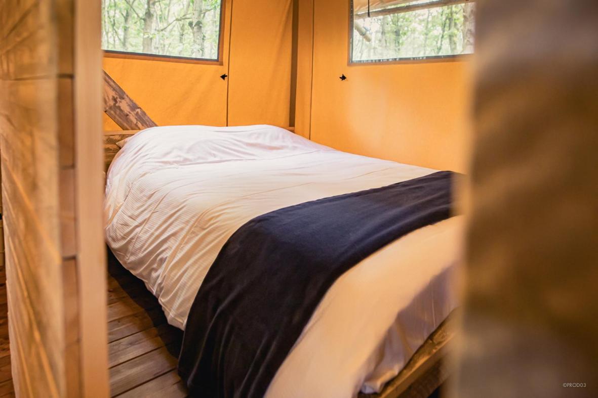 Tente Lodge Jacuzzi Privatif En Pleine Nature Thiel-sur-Acolin Zewnętrze zdjęcie